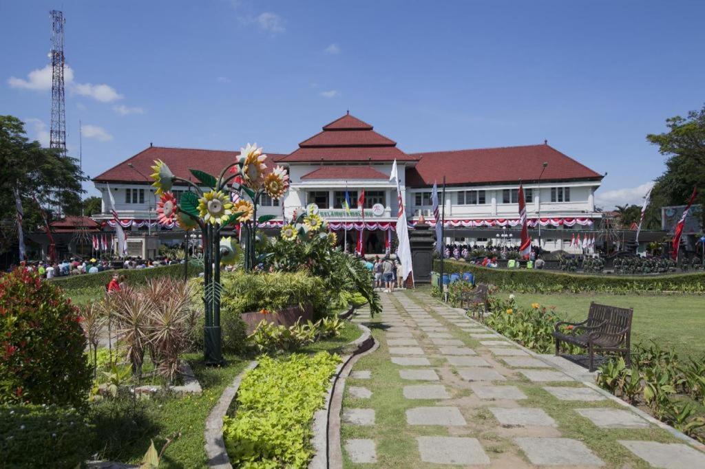 Noura Guest House Syariah Malang Exterior photo